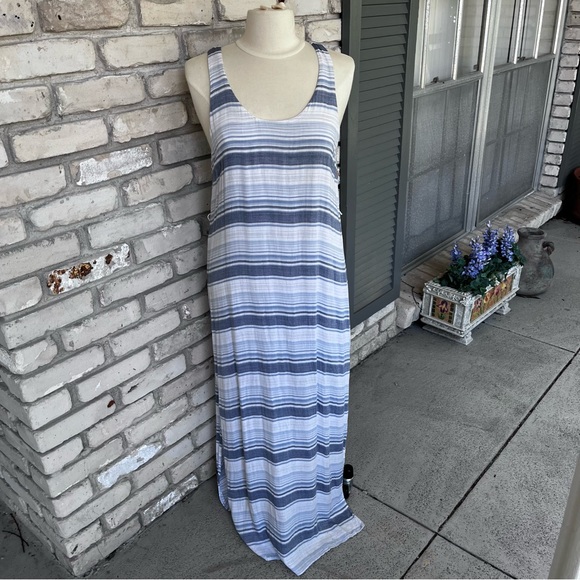 cloth & stone Dresses & Skirts - Cloth & Stone maxi stripped summer dress